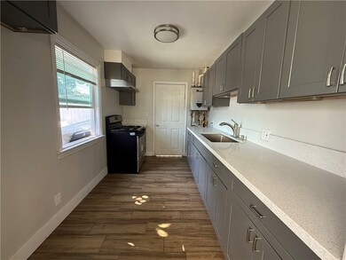 924 W Chestnut Ave unit 1/2, Santa Ana, CA 92703 - photo 2