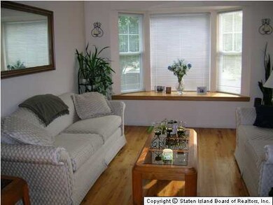 282 Lamport Blvd, Staten Island, NY 10305 - photo 4