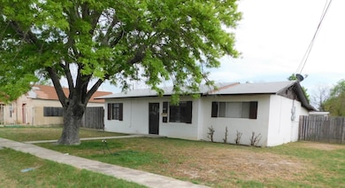 610 W 7th St, Del Rio, TX 78840 - photo 2