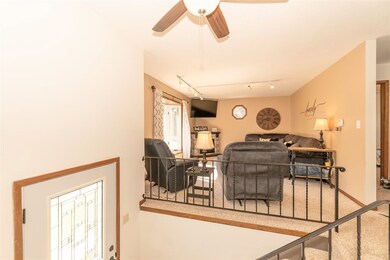 1122 Fleur Dr, Waterloo, IA 50701 - photo 4