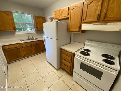 563 Aiken Rd, Jacksonville, FL 32216 - photo 4