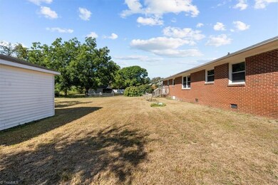 205 Cecil Ave, Spring Lake, NC 28390 - photo 4