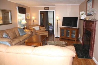 244 E Proctor Rd, Center Rutland, VT 05736 - photo 5