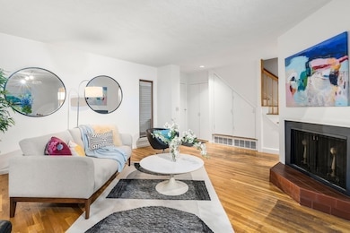 109 Centre St unit B, Brookline, MA 02446 - photo 2