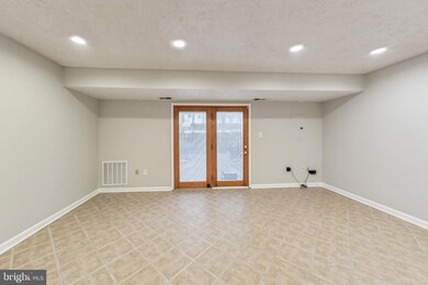 5739 Independence Cir unit 5739, Alexandria, VA 22312 - photo 6