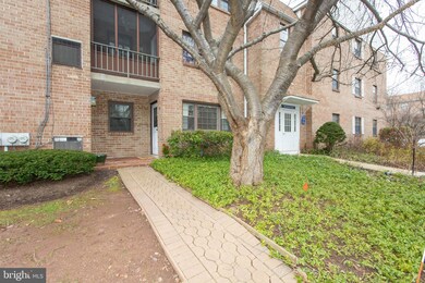 117 Woodstream Dr unit CONDO 117, Norristown, PA 19403 - photo 2