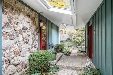 310 Horseshoe Ct, Plainwell, MI 49080 - photo 2