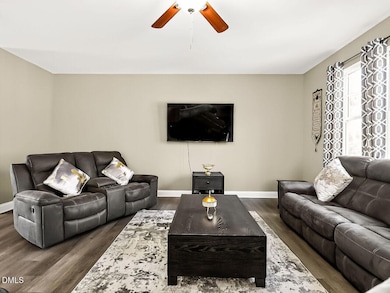 006-1280x960-living-room