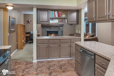 12100 Edgewater Circle-large-021-Kitchen