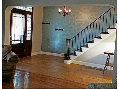 Entry/Foyer.