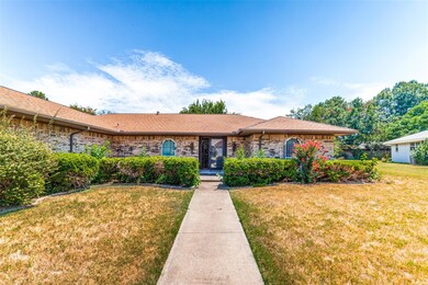 4001 Aragon Dr, Fort Worth, TX 76133 - photo 2