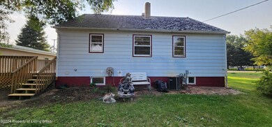 817 3rd Avenue E., New England, ND