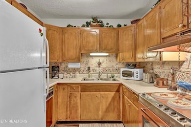 09-3104 N Broadway-9