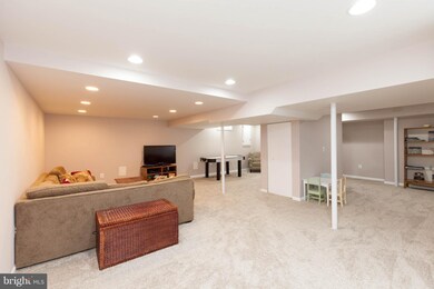 498 Hawkridge Ln, Sykesville, MD 21784 - photo 4