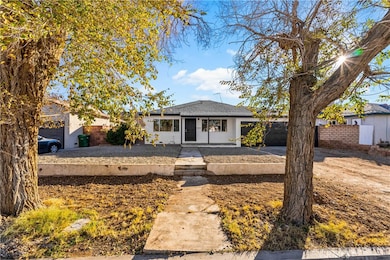 638 W Avenue h12, Lancaster, CA 93534 - photo 2