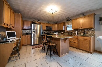 LARGE EAT-IN KITCHEN WITH GRANITE COUNTER TOPS, CU