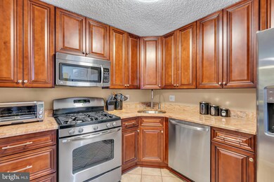8 6 Seattle Ct unit 6, Freehold, NJ 07728 - photo 3