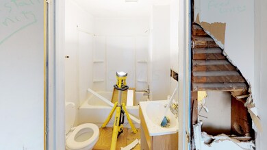 330-Woodrow-Ave-Bathroom