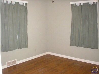 1815 SW Collins Ave, Topeka, KS 66604 - photo 7