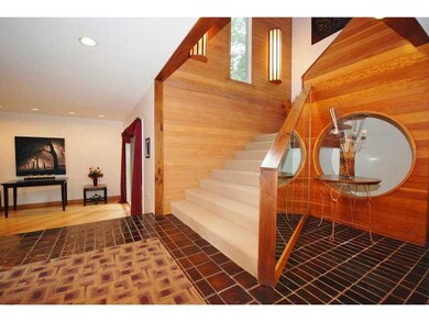 Entry/Foyer.