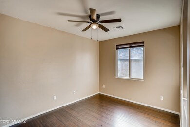 6-940128897-15 Office
