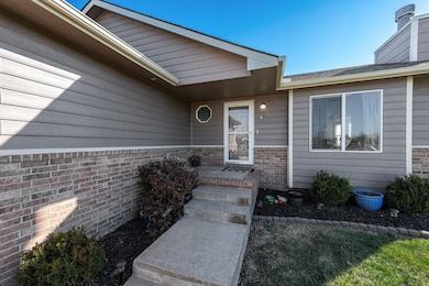 2326 S Rogers Ln, Wichita, KS 67235 - photo 2