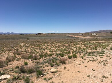 2425 W Feather Mountain Cir, Paulden, AZ 86334 - photo 3