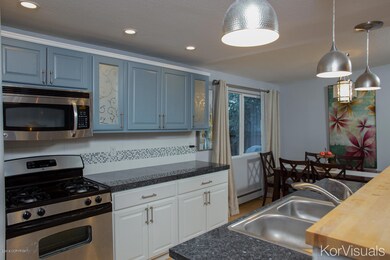 718 E 74th-5