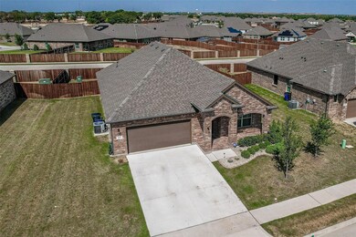 305 Smart Strike Ct, Granbury, TX 76049 - photo 3