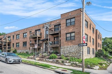 1102 W 46th St unit 3, Kansas City, MO 64112 - photo 2