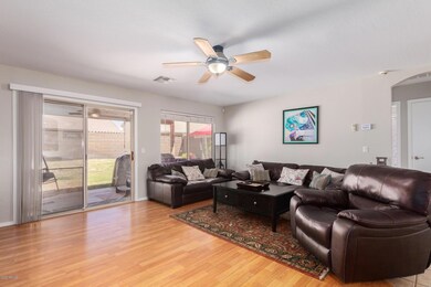 pic11-living room
