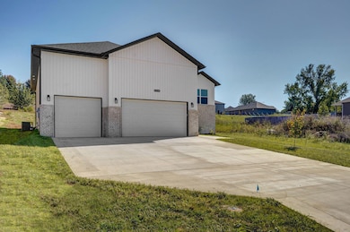 2116 N Bradbury Ln, Ozark, MO 65721 - photo 2