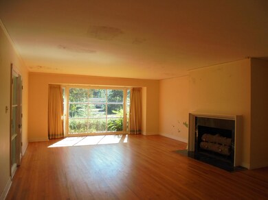 807 W 15th_Laurel_Living Room 2