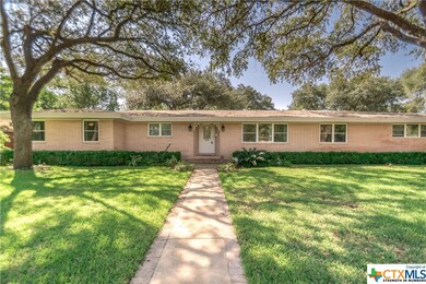 919 E Cedar St, Seguin, TX 78155 - photo 2