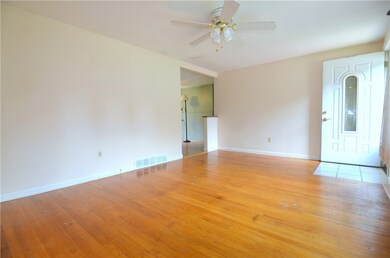 190 Lake Garden Dr, Cranston, RI 02920 - photo 4