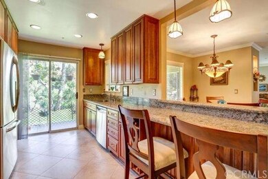 Kitchen breakfast bar facing the dining room!