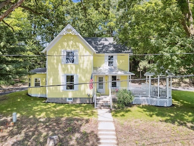 02-818-E-Main-St-Ionia-MI-48846-WindowSt