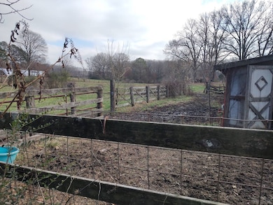 340 India Rd, Paris, TN 38242 - photo 4