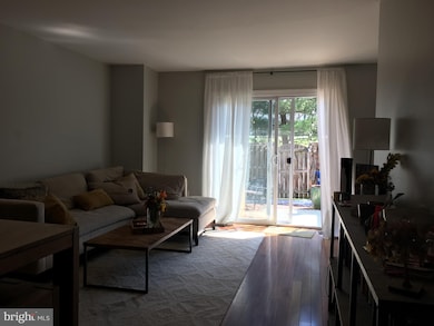 6311 Chimney Wood Ct, Alexandria, VA 22306 - photo 5