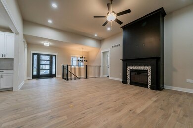 943 Sylvia Ln, Crown Point, IN 46307 - photo 2