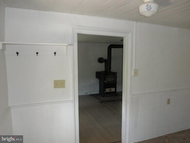 253 Forest Ln, Shoemakersville, PA 19555 - photo 2