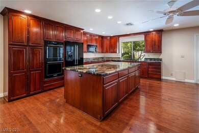 4299 Woodcrest Rd, Las Vegas, NV 89121 - photo 5