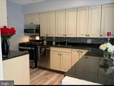 5200 Newton St unit T-1, Bladensburg, MD 20710 - photo 3