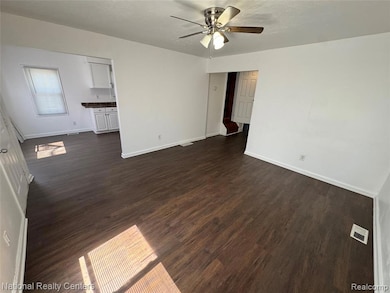 8709 Toepfer Rd, Warren, MI 48089 - photo 5