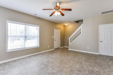 002-photo-living-room-6678393