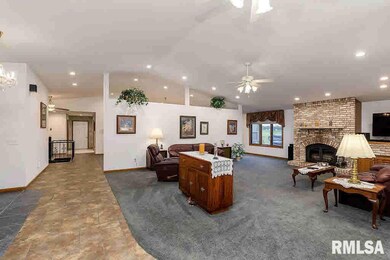 6015 Wisconsin Ave, Davenport, IA 52806 - photo 4