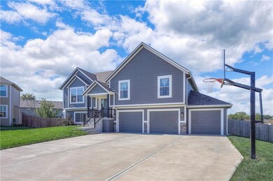 12301 S Burr Oak Cir, Peculiar, MO 64078 - photo 4