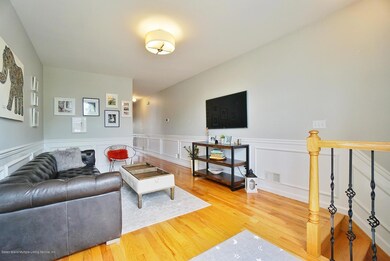 (6) Living Room