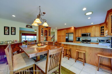 07Dining Area Kitchen