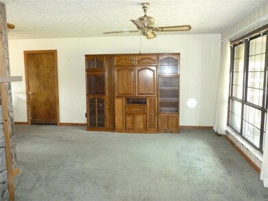 129 Willow Dr, Collinsville, IL 62234 - photo 2